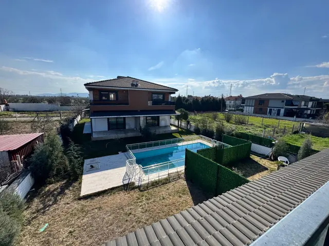 Medar Çatı Okulları Karşısı Ortak Havuzlu 4+1 Satılık Villa 2