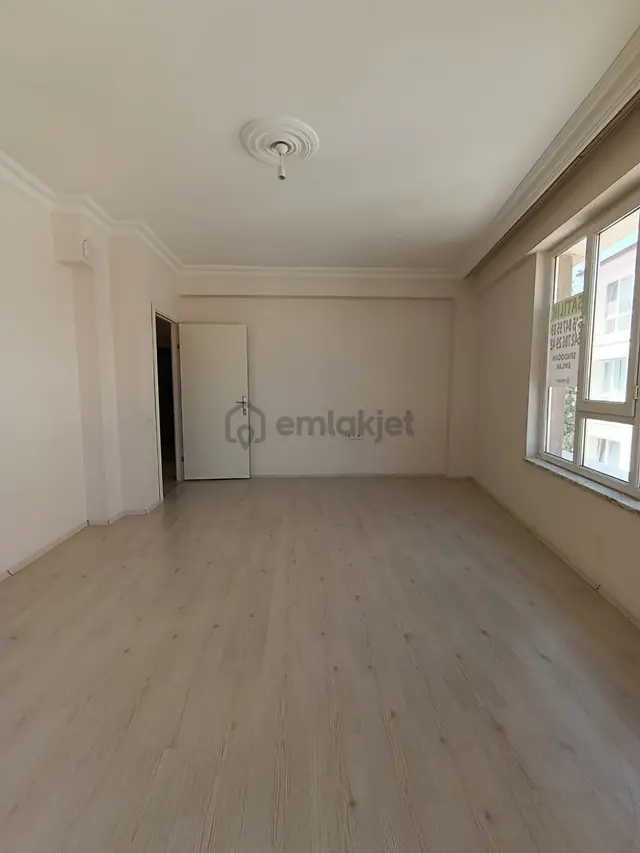 Çamlıca Mahallesinde Satılık 2+1 Daire 2