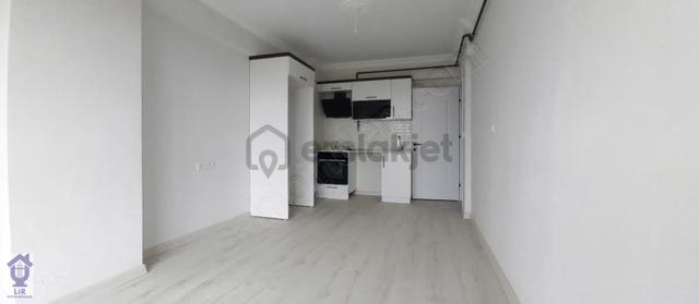 Lir Den Sarılar Yolun Da Balkonlu Satılık1+1 Daire 4