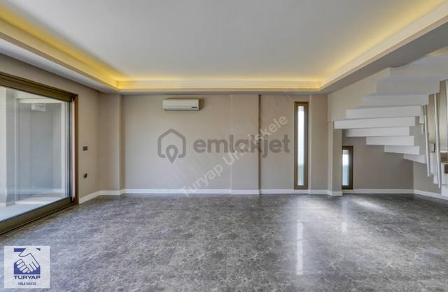 Urla Atatürk Mah.giriş Katında Yatak Odalı Müstakil Villa 4