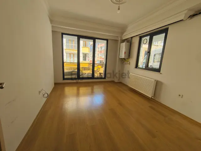 Güneyden Temiz 2+1.80m2 Açık Mutfaklı Ara Kat Daire