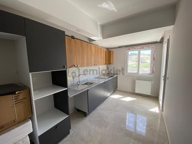 Kabasakalda Site İçerisinde 9 Katlı Binada Sıfır 3+1 Çiftbanyo Uygun Fiyatlı Geniş Kapalı Mutfaklı 4