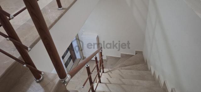 Şahinoǧlu Emlaktan Trabzon O.hisar Y.tepede, ,deniz Manzaralı 1+1 Kiralık Daire 4