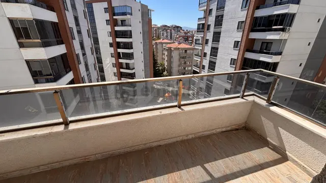 Nilüfer Esentepe Katre Park Oba 1 Sitesinde Arakat 3+1 Daire 3