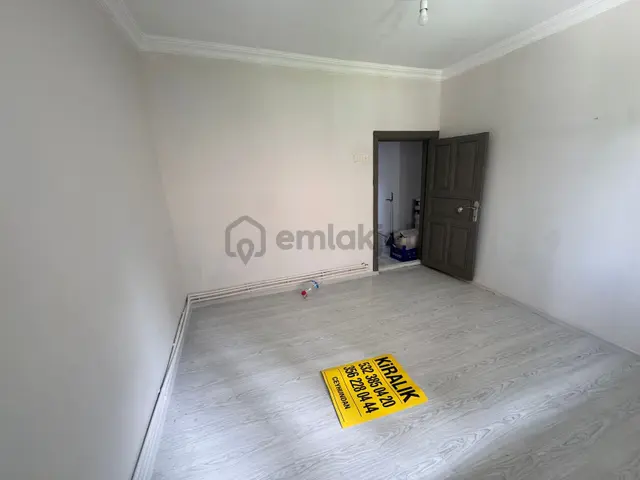 Maliye Arkasında İki Katlı Müstakil Bahçeli Evin Giriş Katı 2+1 4