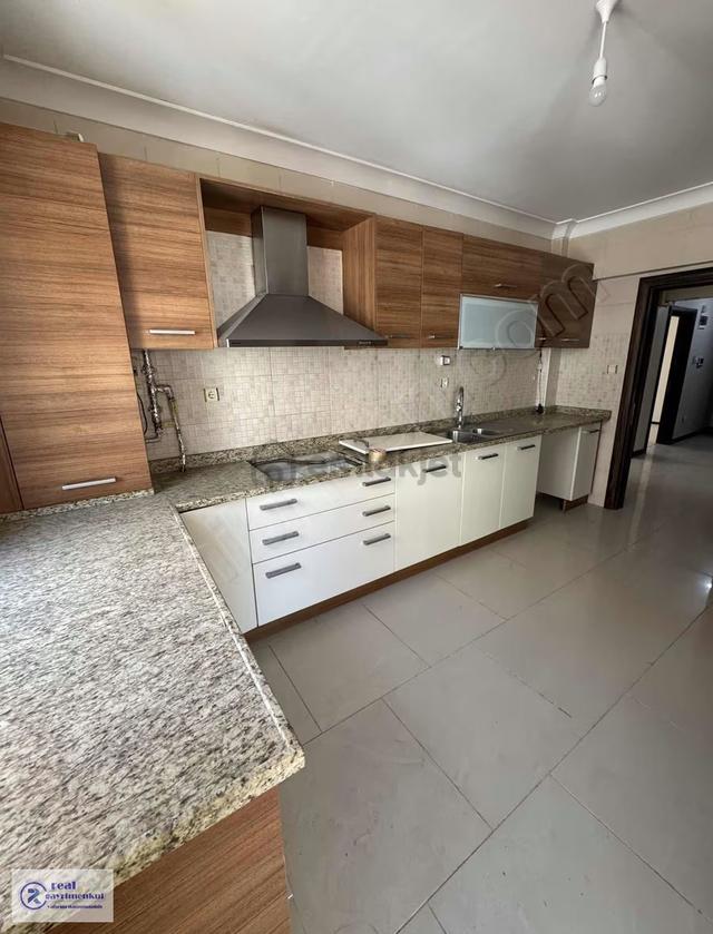 Muhittin Mahallesinde Satılık Site İçi 3+1 Daire 3