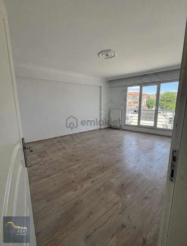 Cadde Üzeri Merkezi Konumda 2+1 Kiralık Daire 5