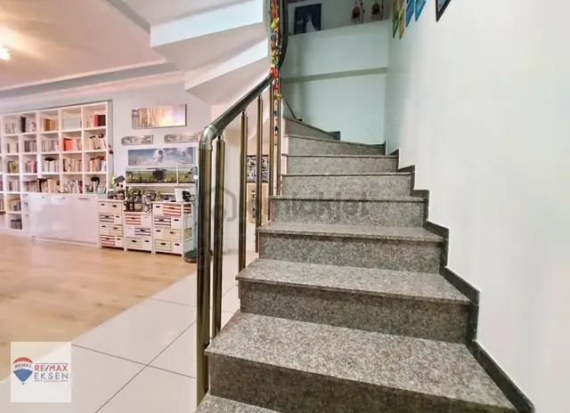 Satılık Üsküdar Çiçekçi'de Deniz Manzarlı 255 M2 5+1 Otoparklı 3