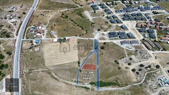 Urla Gülbahçe'de 0.60 Emsalli Ticari İmarlı 954 M² Fırsat Arsa 1