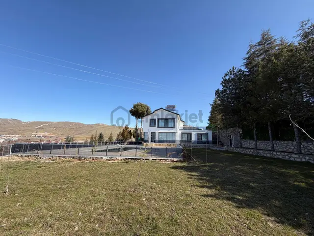 Hazar Gölüne Sıfır Özel Havuz Ve Plajlı Satılık Lüks Villa 2