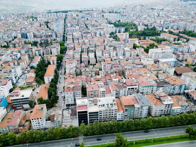 Deneyim'den Şehir Merkezinde 7 Daire 2 Dükkanlı Satılık Bina 4