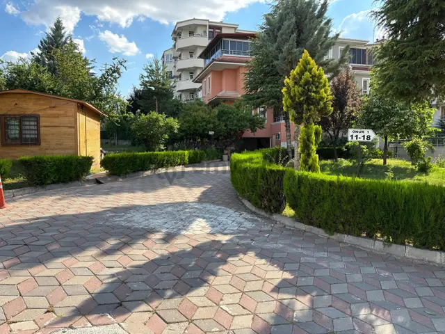 Güvenli Site İçerisinde Özel Bahçeli Prestijli 5+2 Kiralık Villa 2