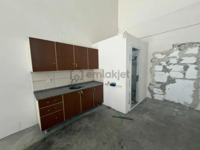 Karşıyaka Yetsan İşmerkezinde 100 M2 Kiralık 2