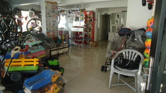 Krc'den Merkezi Konumda 75 M2 Satılık Dükkan 1