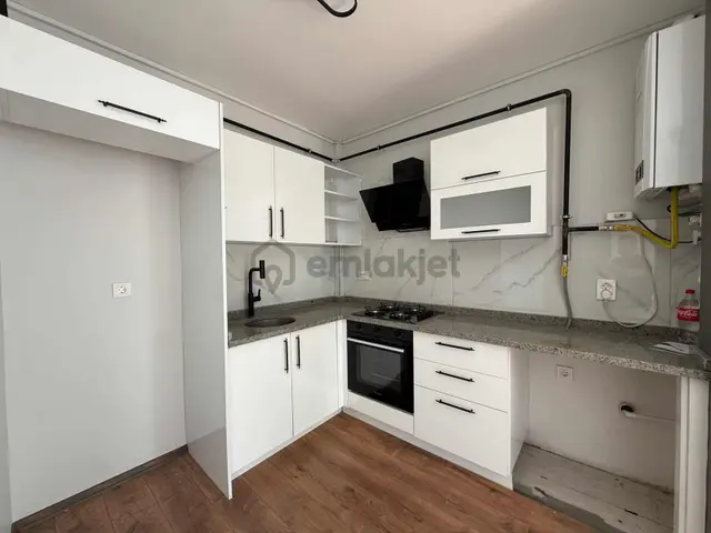 Kabasakal'da/2+1/site İçi/havuz/güvenlik/hobi Bahçeli/ç.banyolu! 2