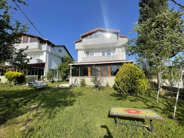 Derince Çınarlıda Bahçeli 2 Katlı Satılık Geniş Müstakil Daire 2