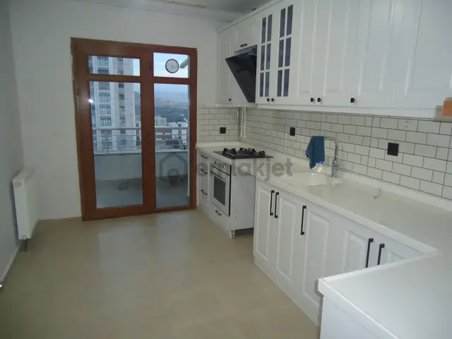 Krc'den Merkezi Konumda Full Yapılı Satılık 3+1 Daire 1