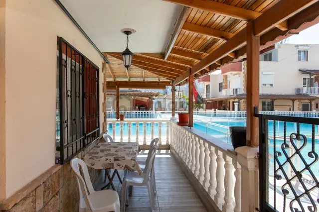 Yenifoça Gencelli'de Satılık Havuzlu 4+1 Eşyalı Tripleks Villa 4