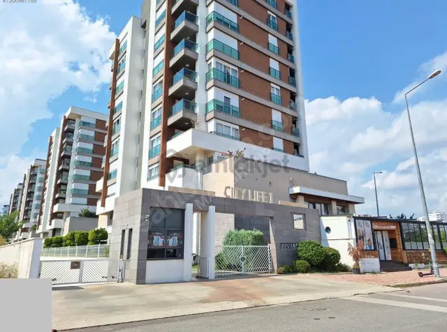Antalya Konyaaltı Uncalı Mahallesinde Güvenlikli Havuzlu Site İçinde Doğalgaz Kombili 3+1 Daire