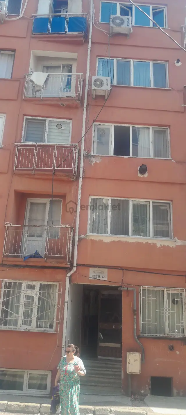 Kombili, Balkonlu, Şehir Merkezinde Satılık Daire 2