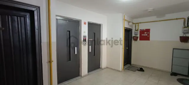 Pratik Den// İçi Yapılı Beyaz Şehir Dairesi Memur Şartlı 3