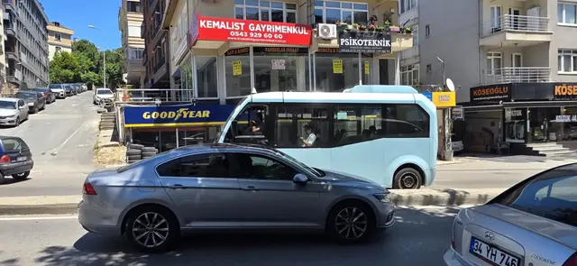 İdealtepe'de , Minibüs Yolu Üzerinde, 180 M2 Dükkan 5
