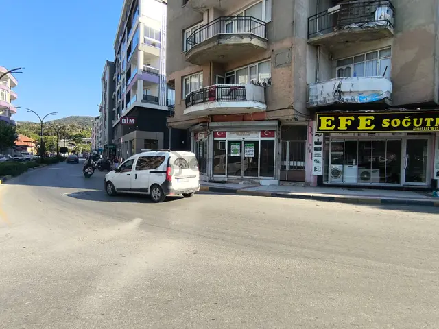 Alaşehir Sarıkız Meydaninda Kiralık Dükkan Mağaza 1