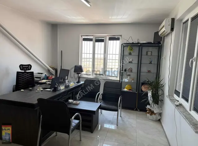 Oduncular Sitesi'nde Kiralık İş Yeri 4