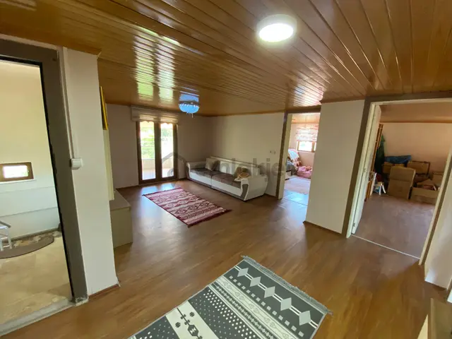 1090 M2 Arsa Üzerinde Satılık Müstakil Bahçeli 3 Katlı Ev 5