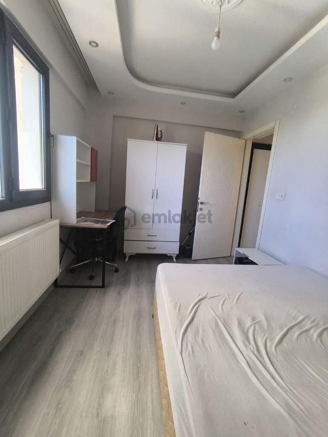 Muradiye'de Ana Cadde Dibinde Organizeye Yakın Eşyalı 1