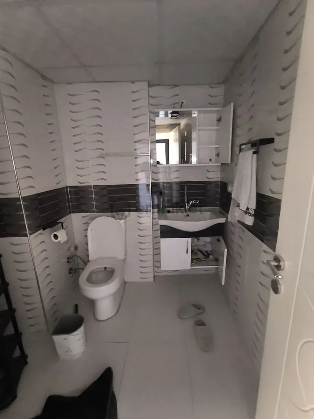 Muradiye'de Ana Cadde Dibinde Organizeye Yakın Eşyalı 4