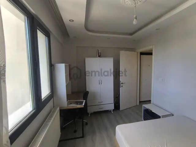 Muradiye'de Ana Cadde Dibinde Organizeye Yakın Eşyalı 4