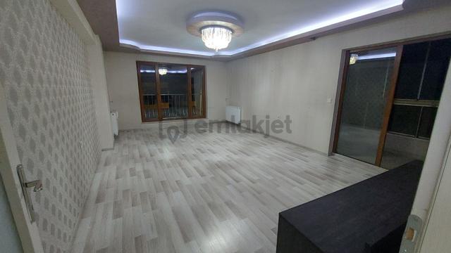 Bağlarbaşında Asansörlü Full Yapılı Orta Kat Daire 5