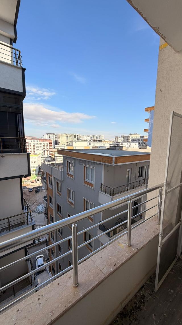 Barak Emlak'tan Merkezi Konumda Kiralık Lüks 1+1 Daire 5