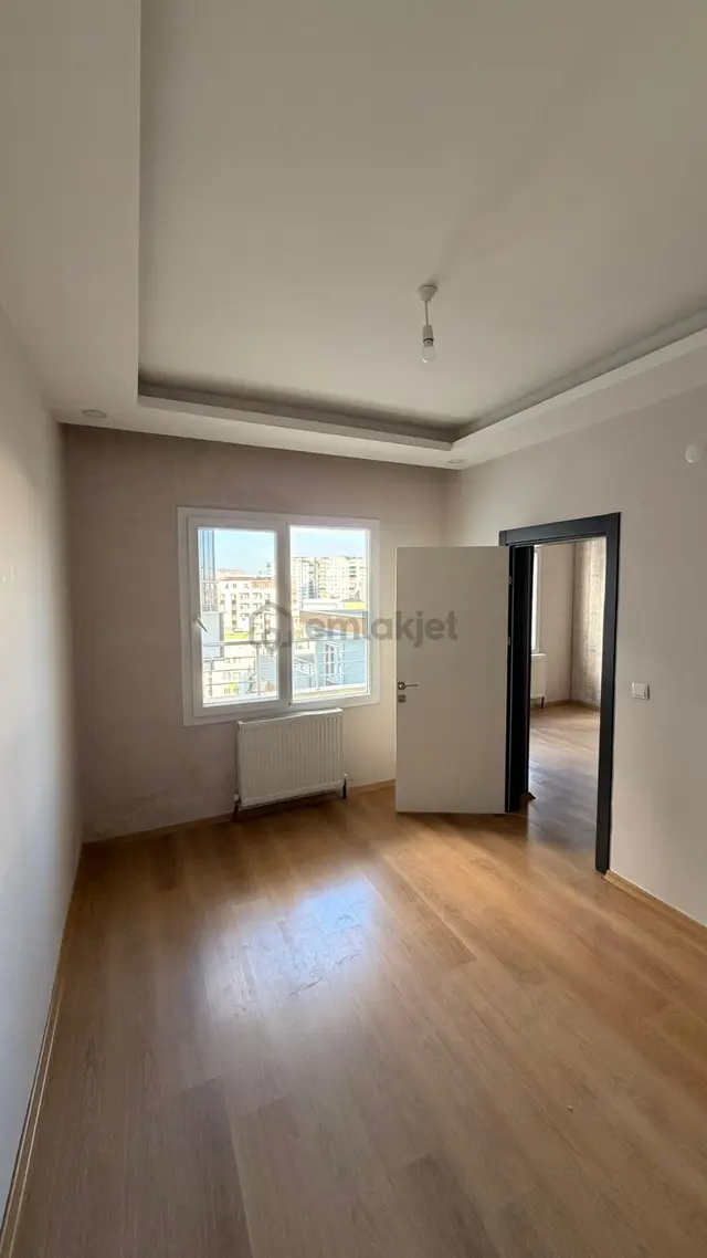 Barak Emlak'tan Merkezi Konumda Kiralık Lüks 1+1 Daire 4