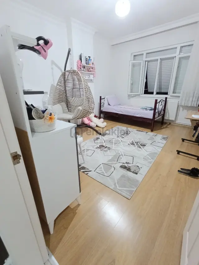 Serik Çarşı Merkezde 3.;kat Doğalgazlı 3+1 Daire 2