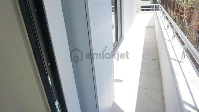 Meral R1754 Yeni 5 Yaş Kapalı Otopark Asansörlü Bina 2+1 Ara Kat 5