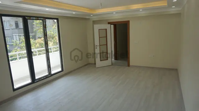 Meral R1754 Yeni 5 Yaş Kapalı Otopark Asansörlü Bina 2+1 Ara Kat 3