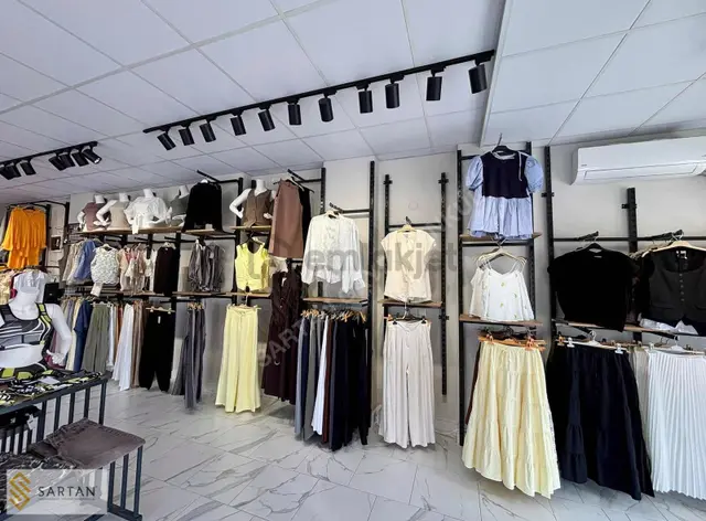 Balkan Bulvara Cephe Devren Kiralık Kadın Butik Dükkanı 2
