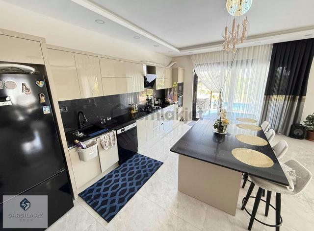Duacı Mahallesinde Havuzlu Özel Yapım Lüks Müstakil Villa 2