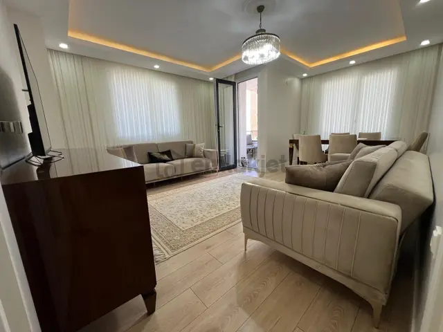 Yenibosna Zafer Mahallesinde Satılık 3+1 Daire Ara Kat Tek Daire Üzerine 3 Cepheli 1