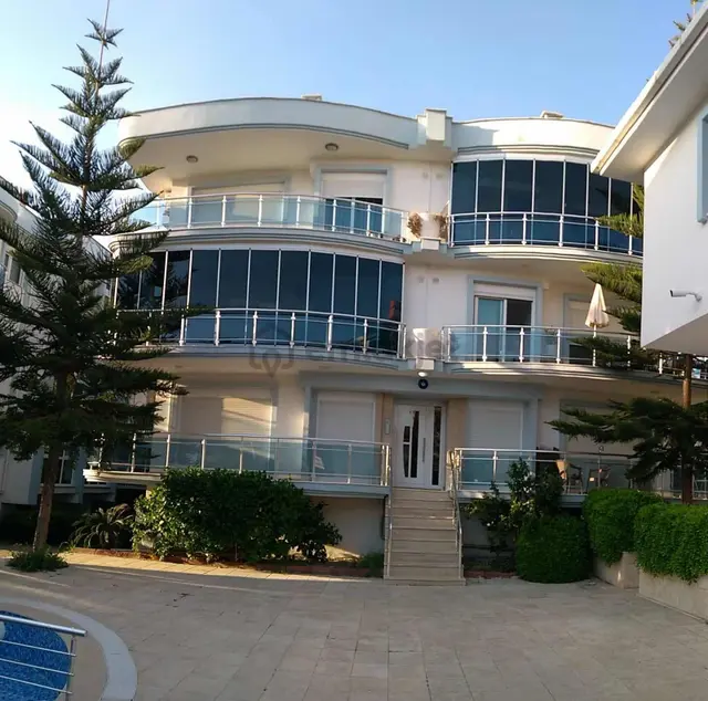 Kuşadası Kadınlar Denizin'de Site İçersinde Full Eşyalı Satılık 3