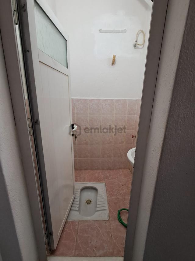 Bayraklı Osmangazi'de Pazaryeri Yakını Kiralık Dükkan 4