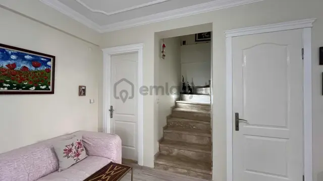 Yeni Foçada Bakımlı Teraslı 3+1 Satılık Tripleks 4
