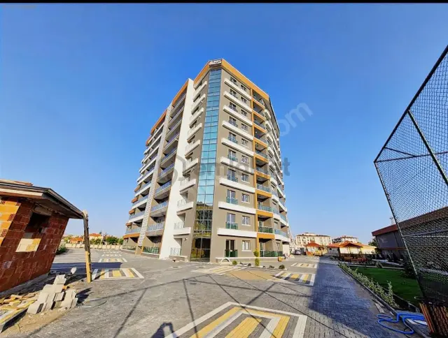 Atatürk Cad. Esenlife Bulvar'da 7/24 Güvenlikli Site 1+1 Daire 3
