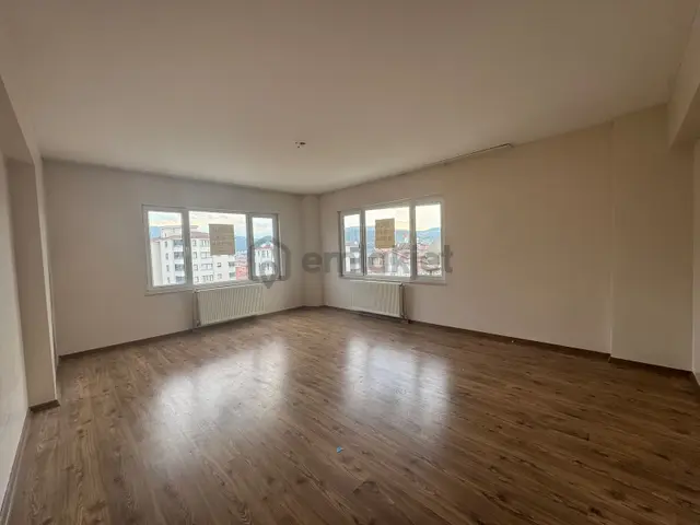 Mutfak Dolapları Ve Komple Boyası Yenilenmiş 3+1 Kiralık 3