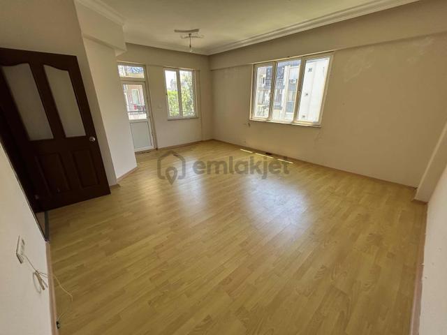 Kızıltoprakta Site İçerisinde Asansörlü Ferah 3+1 Kiralık 3