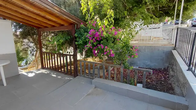Didim Akbük'te Denize Sıfır Site İçerisinde Eşyalı 3+1 Villa 3