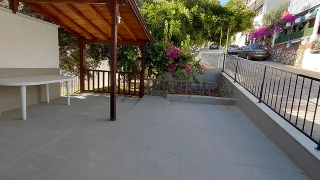 Didim Akbük'te Denize Sıfır Site İçerisinde Eşyalı 3+1 Villa 4