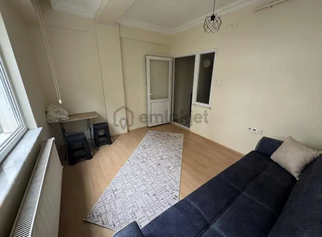 Akademi'den Cadde Yakını Geniş Eşyalı Kelepir Satılık 1+1 4